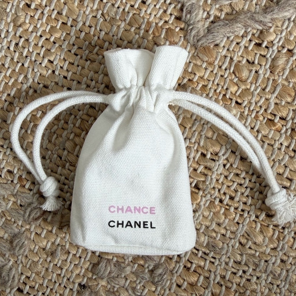 RARE Chanel Cream Drawstring Pouch with Dice - Picture 4 of 5